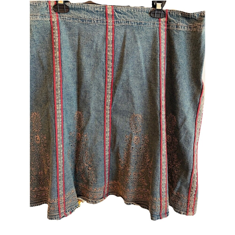 Motto Vintage Denim Skirt Size 24w Embroidered Around The Bottom